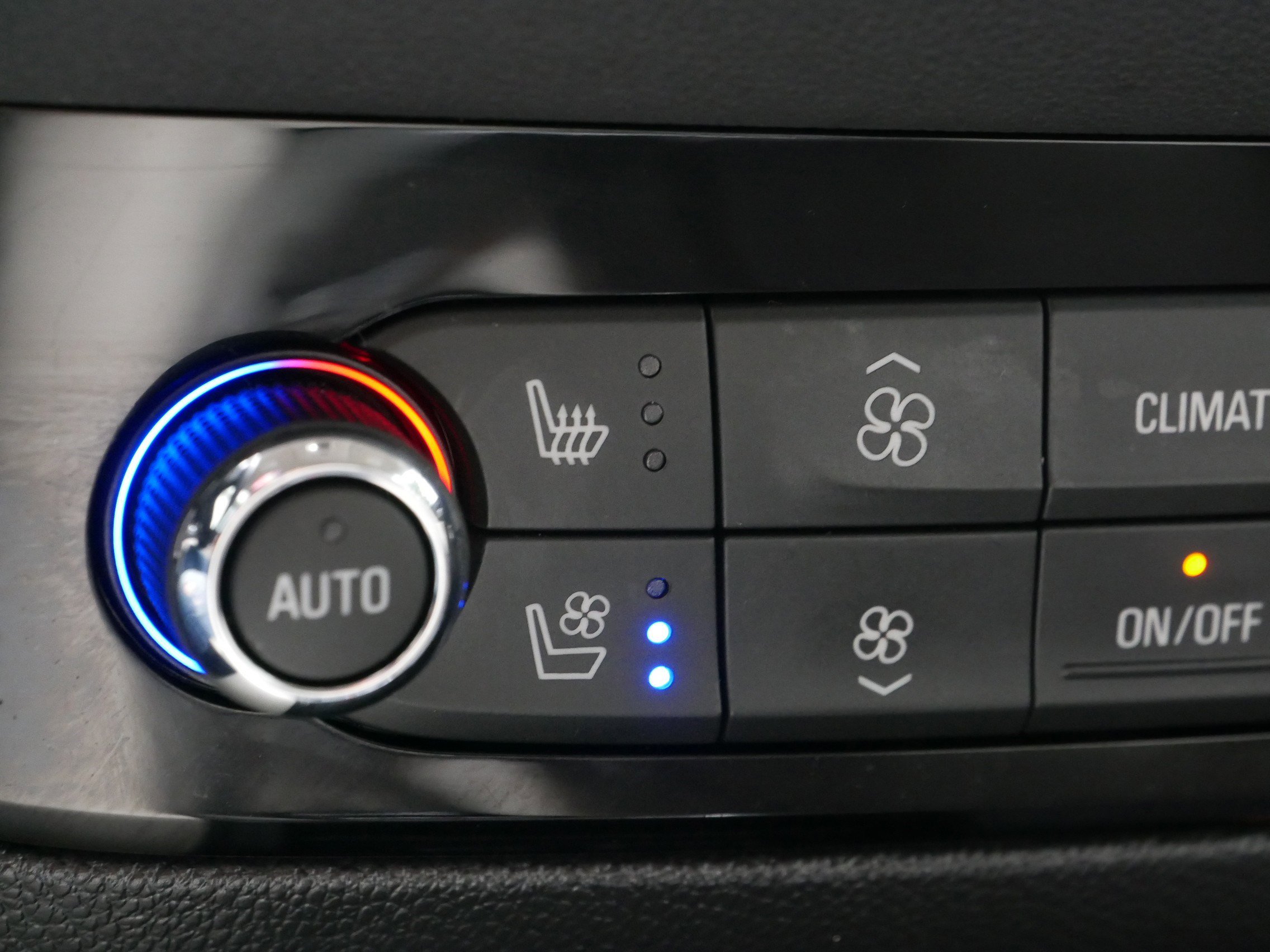 Used 2022 Buick Enclave Avenir w/ Avenir Technology Package image 28