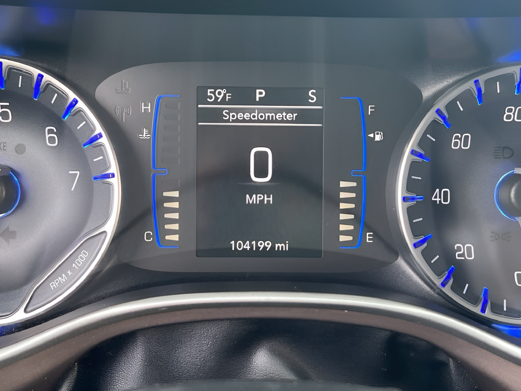 Used 2018 Chrysler Pacifica Touring Plus w/ Tire & Wheel Group FWD image 22