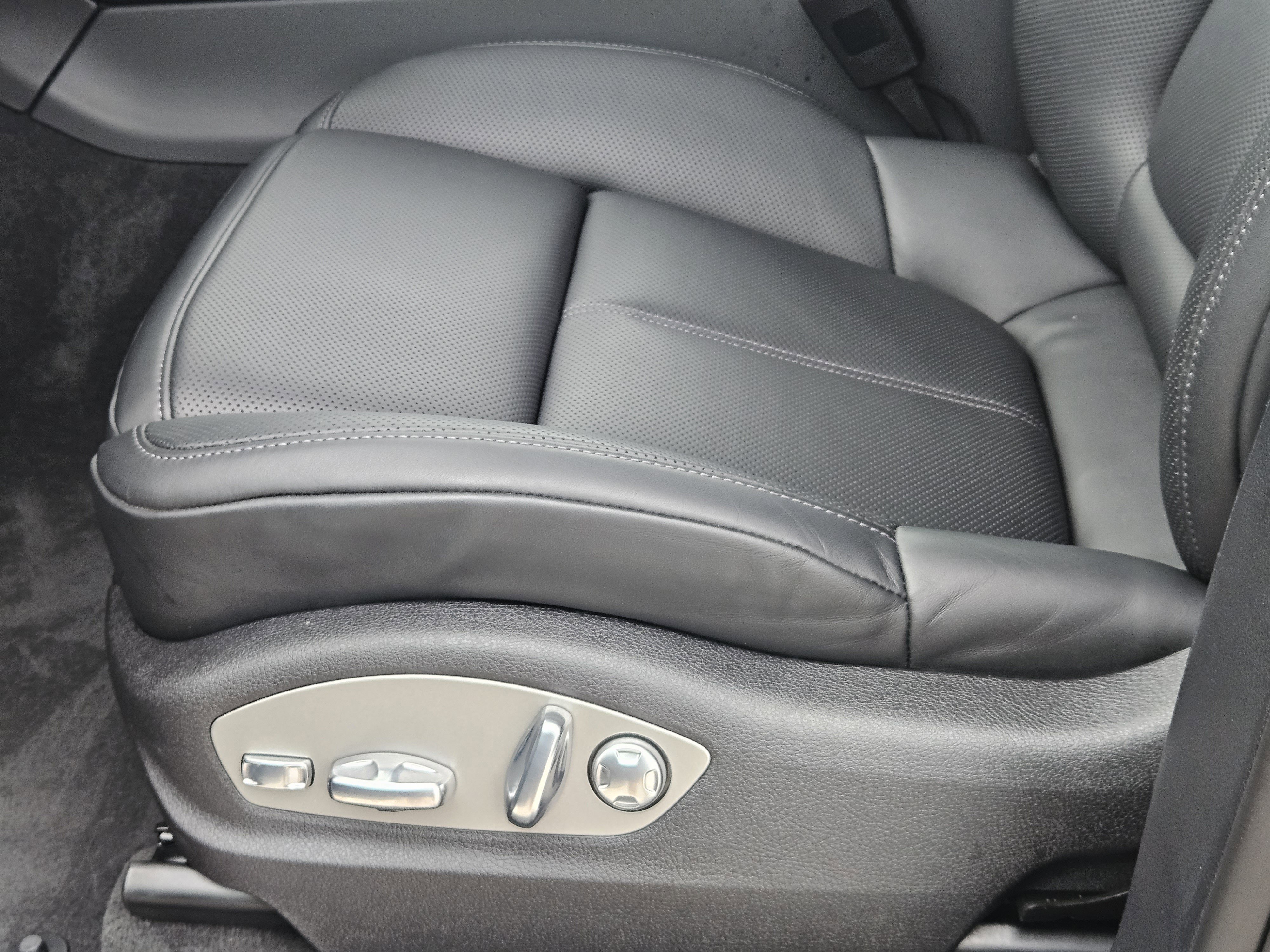 Certified 2026 Porsche Macan image 23