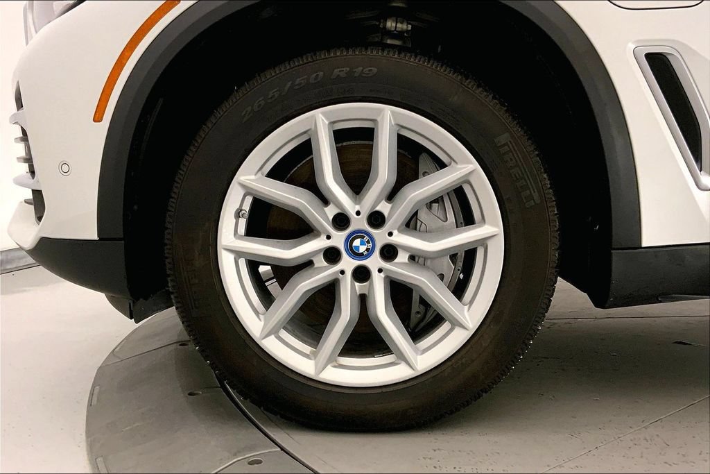 Certified 2023 BMW X5 xDrive45e w/ Luxury Seating Package AWD/4WD image 8