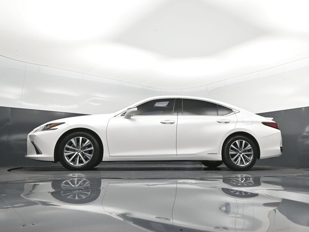 Certified 2021 Lexus ES 300h w/ Accessory Package FWD image 39