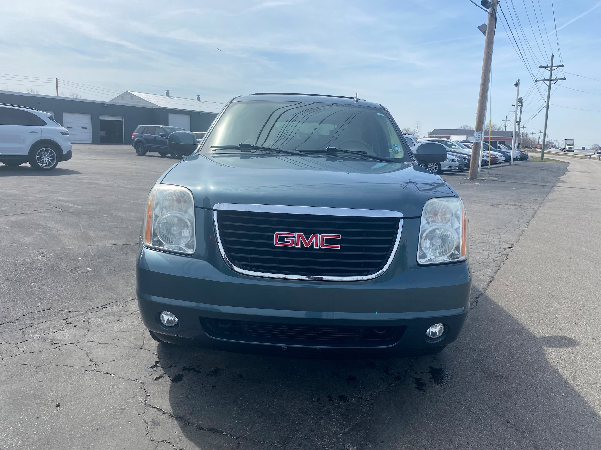 Used 2009 GMC Yukon SLT AWD/4WD image 2