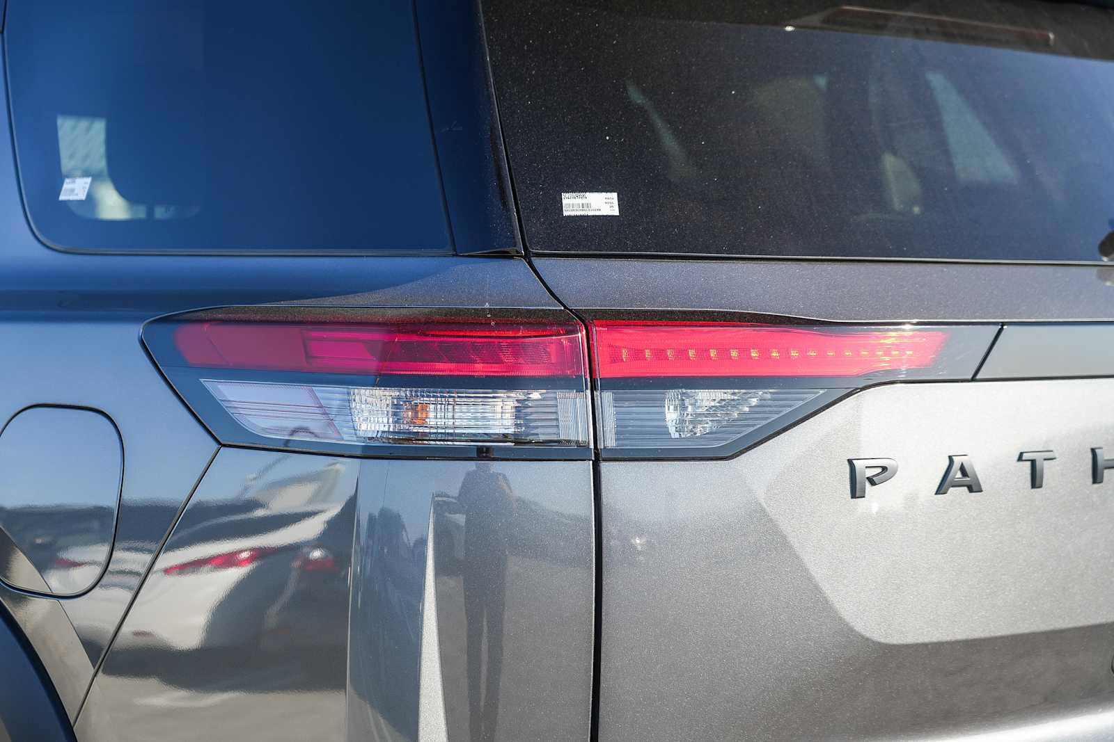 Used 2025 Nissan Pathfinder SL w/ Black Appearance Package FWD image 9