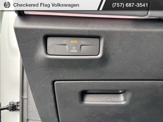 New 2025 Volkswagen Tiguan SE image 30