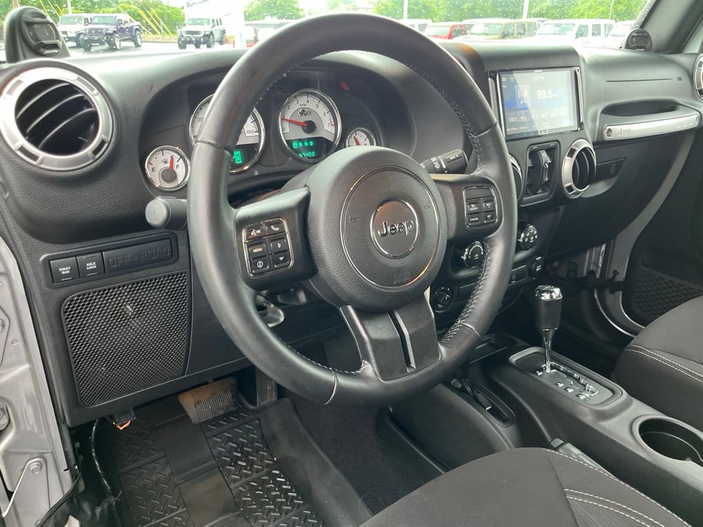 Used 2014 Jeep Wrangler Unlimited Rubicon w/ Connectivity Group AWD/4WD image 2