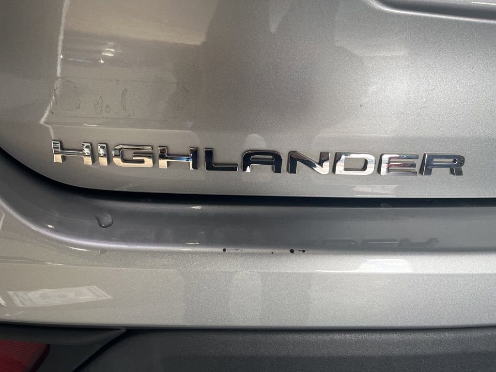 Used 2022 Toyota Highlander XLE AWD/4WD image 46