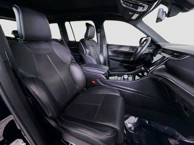 Used 2023 Jeep Grand Cherokee Overland w/ Advanced Protech Group III image 31