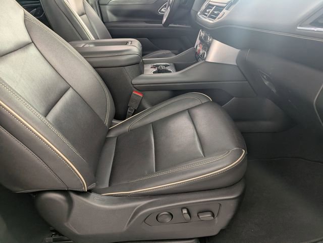 Used 2023 GMC Yukon SLT image 36