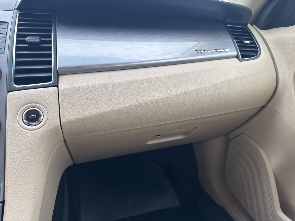 Used 2016 Ford Taurus SEL FWD image 22
