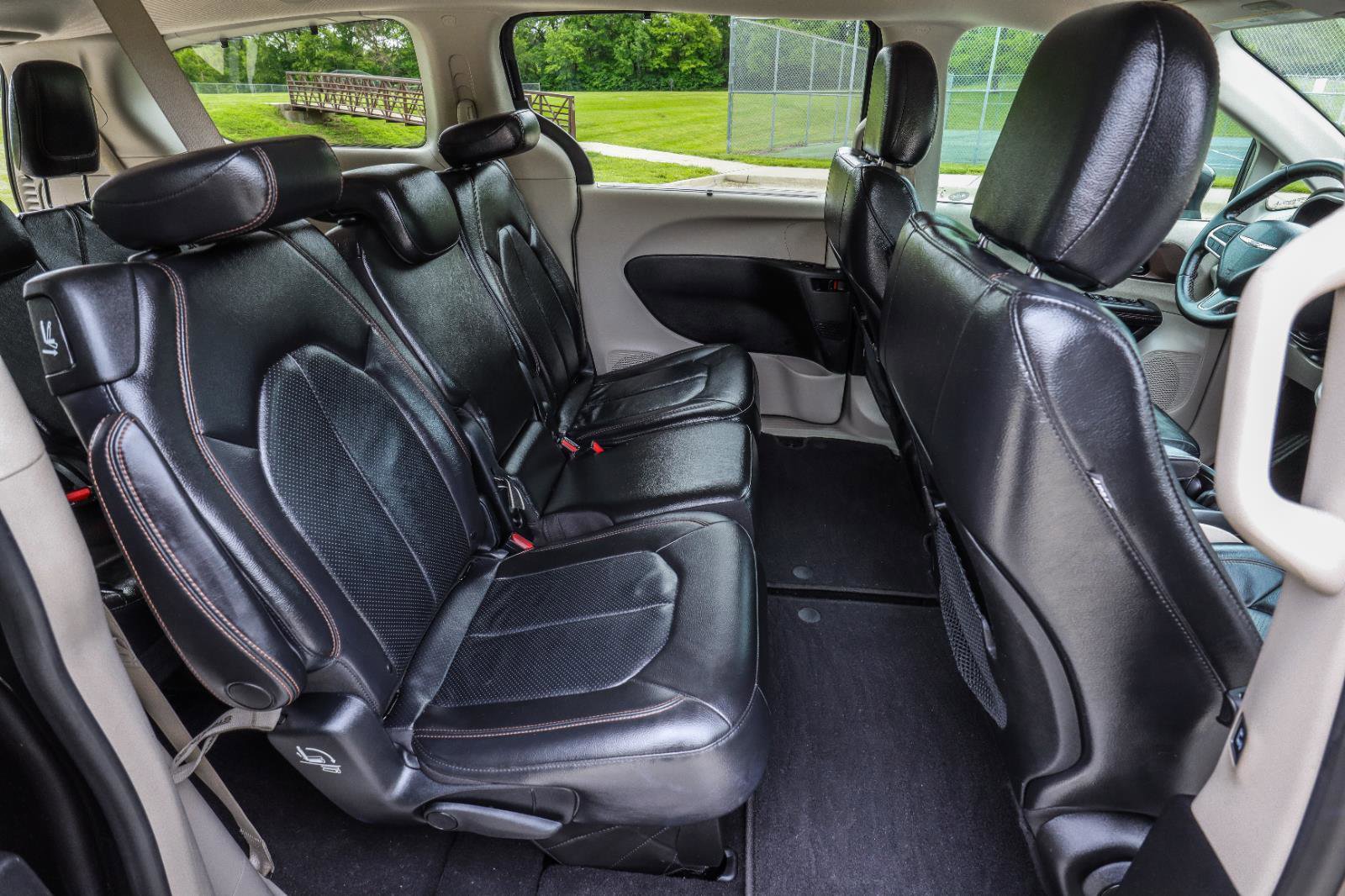 Used 2019 Chrysler Pacifica Touring-L w/ Advanced Safetytec Group FWD image 39