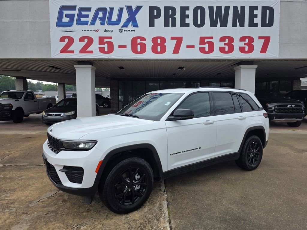 Used 2025 Jeep Grand Cherokee Altitude AWD/4WD image 1