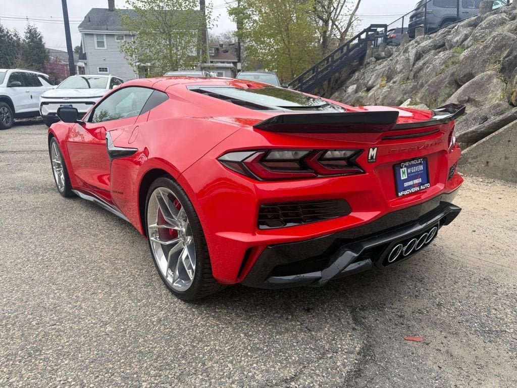 Used 2025 Chevrolet Corvette Z06 RWD image 4