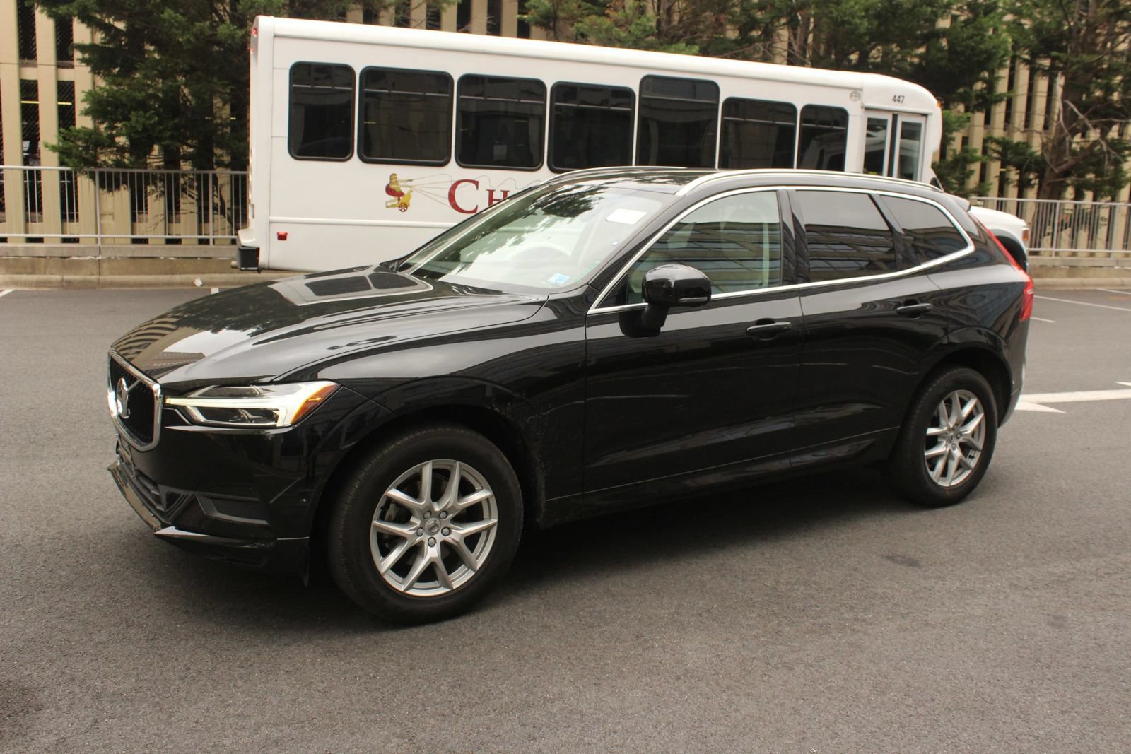 Used 2019 Volvo XC60 T5 Momentum w/ Multimedia Package AWD/4WD image 12