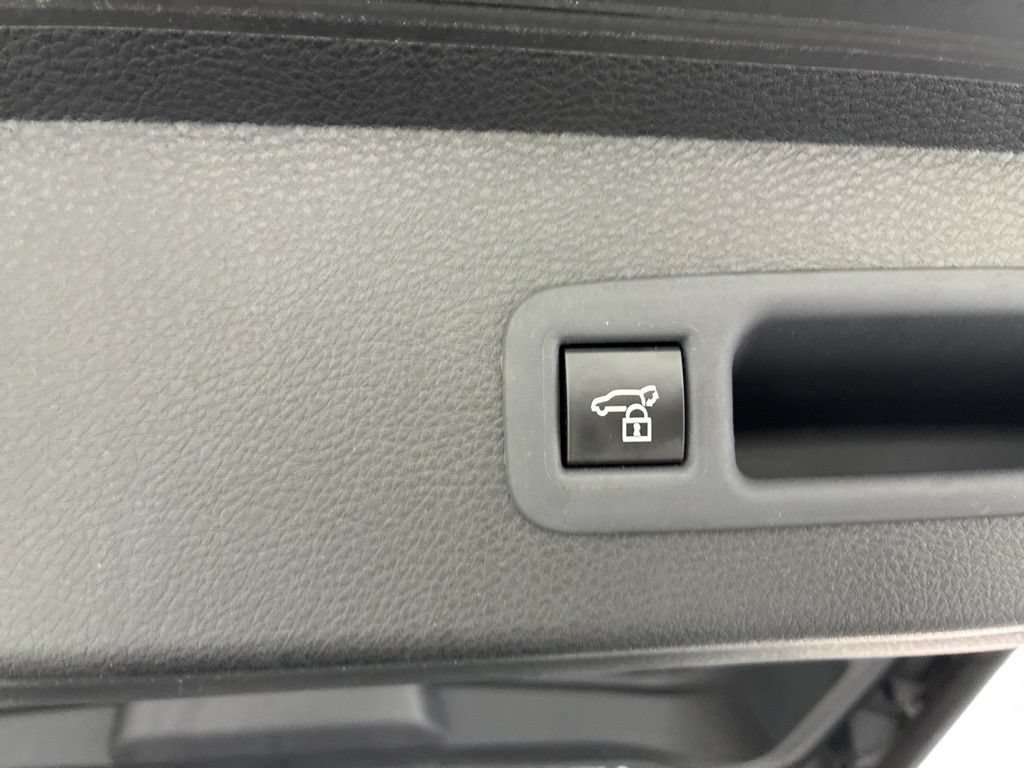 Used 2025 Toyota Sienna XLE AWD/4WD image 8