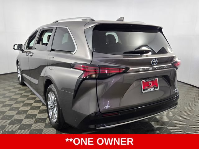 Used 2024 Toyota Sienna Platinum AWD/4WD image 6