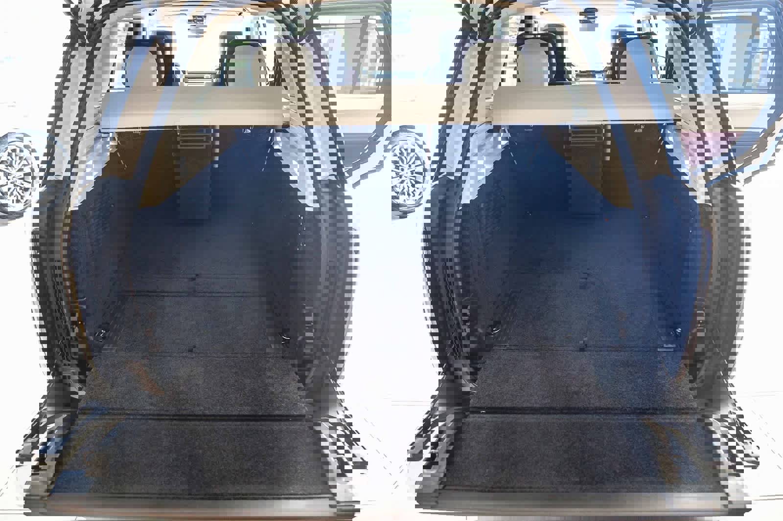 New 2024 Land Rover Range Rover SV image 43