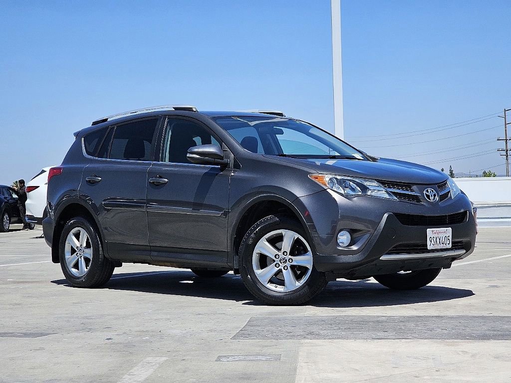 Used 2015 Toyota RAV4 XLE AWD/4WD image 3