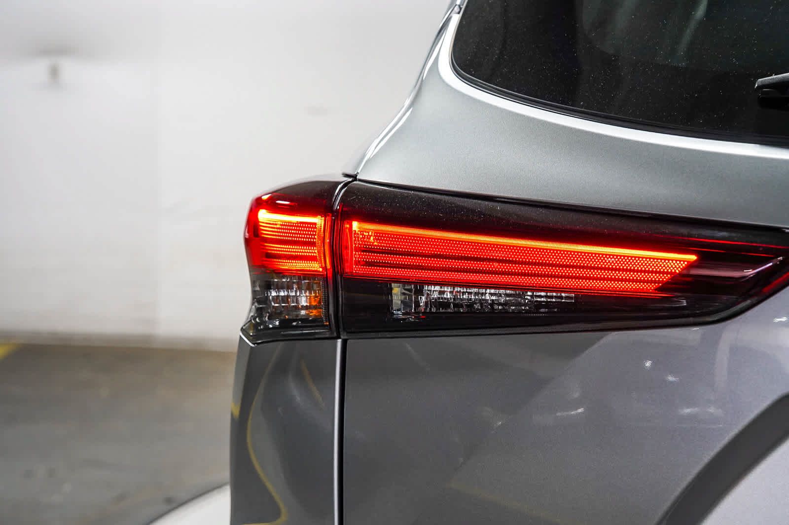 Used 2024 Toyota Highlander XLE AWD/4WD image 11