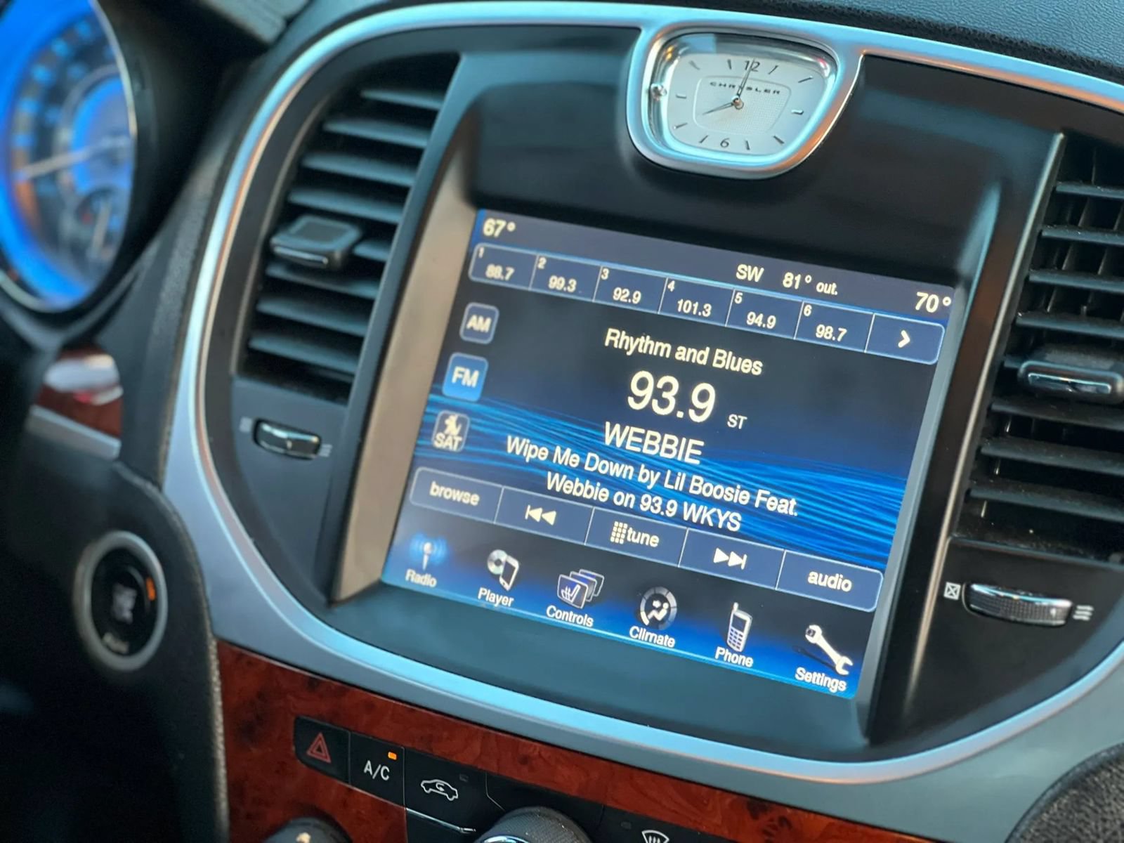 Used 2014 Chrysler 300 Uptown Edition RWD image 7