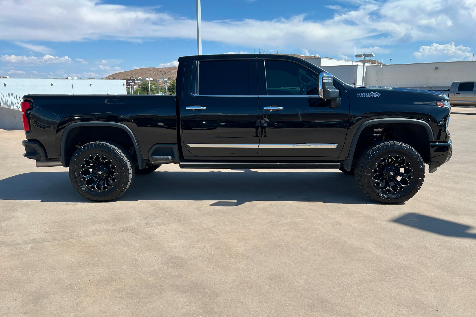 Used 2024 Chevrolet Silverado 3500 High Country w/ High Country Premium Package AWD/4WD image 7