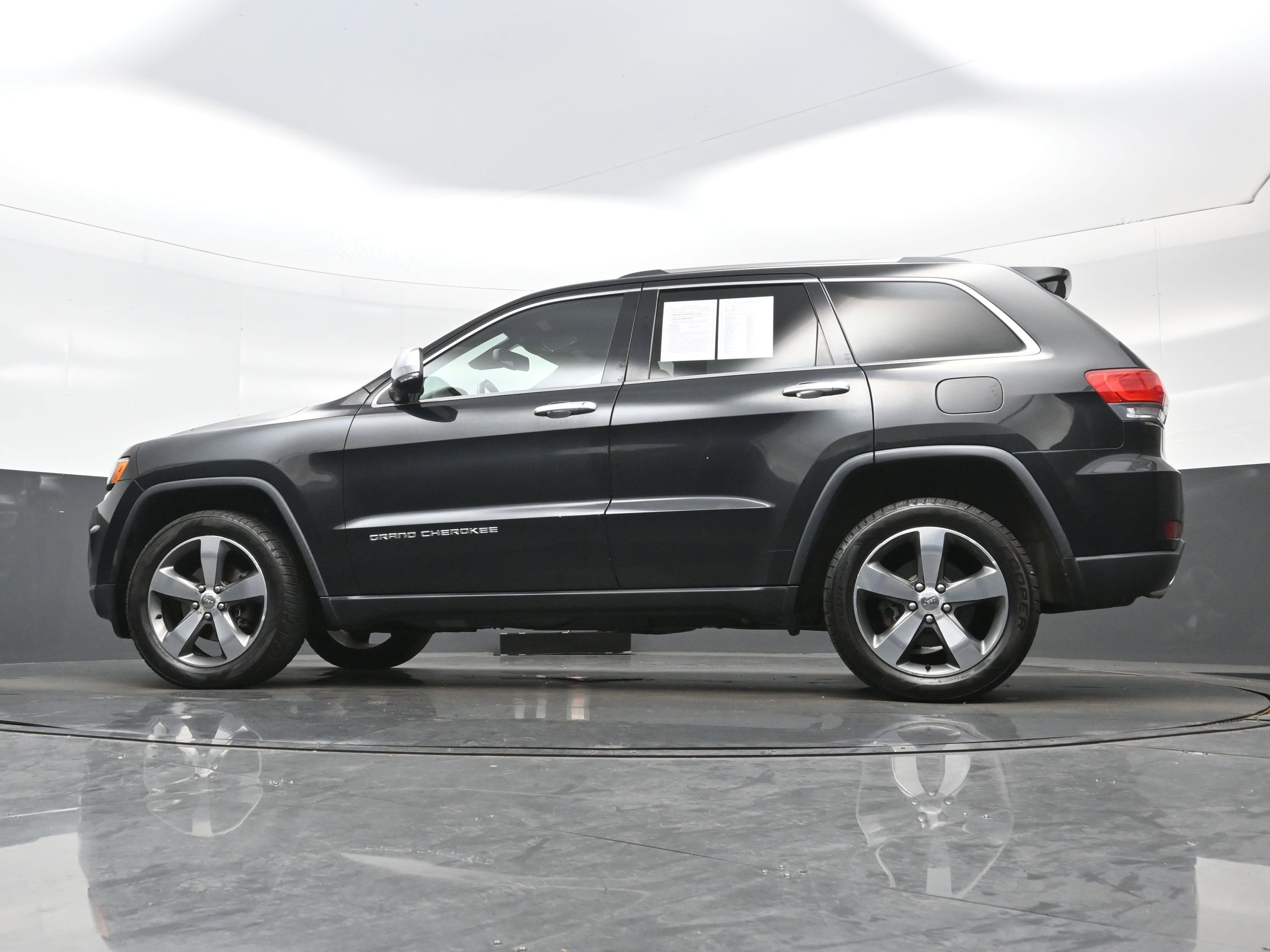 Used 2014 Jeep Grand Cherokee Limited w/ Luxury Group II AWD/4WD image 28