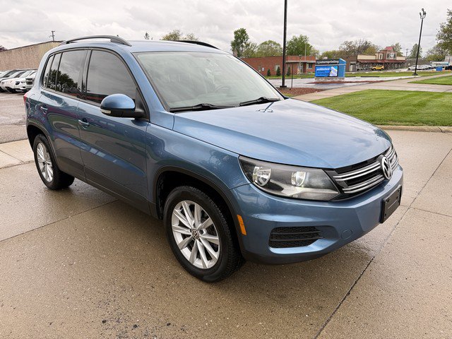 Used 2017 Volkswagen Tiguan Limited w/ Premium Package FWD image 3