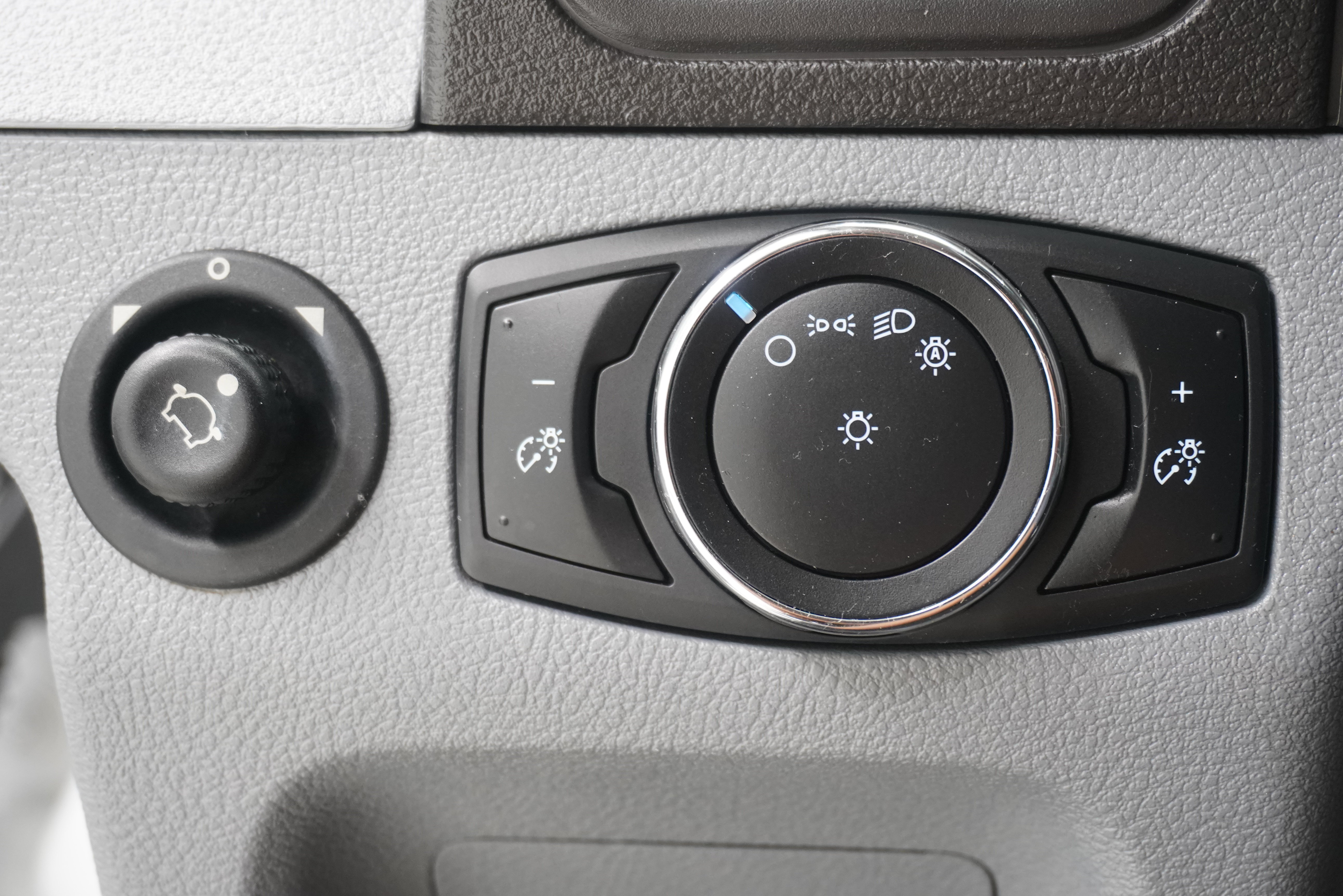 Used 2015 Ford Transit 350 XLT RWD image 19