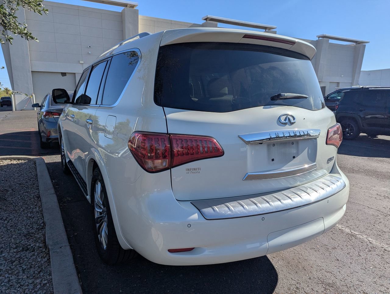 Used 2017 INFINITI QX80 4WD w/ Driver Assistance Package image 7