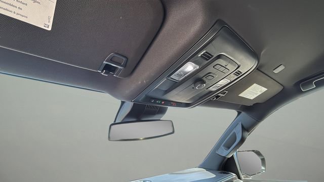 Used 2024 Chevrolet Suburban LT RWD image 27