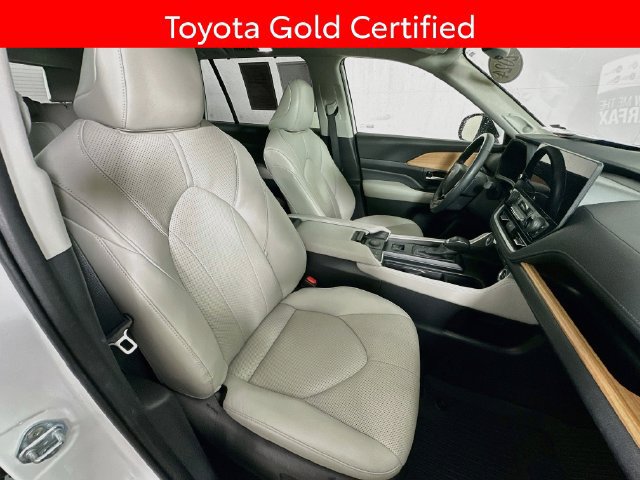 Certified 2024 Toyota Grand Highlander AWD image 32