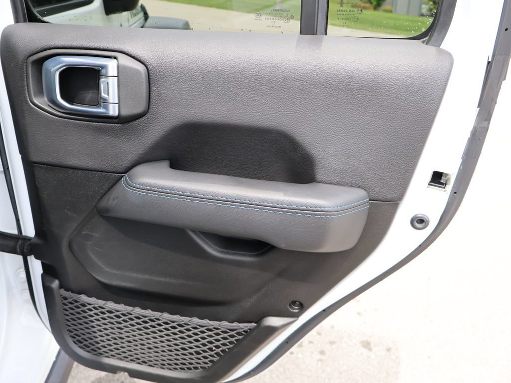 Used 2022 Jeep Wrangler Unlimited Rubicon 4xe w/ Cold Weather Group AWD/4WD image 18