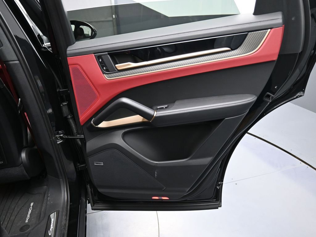 Certified 2025 Porsche Cayenne S AWD/4WD image 26