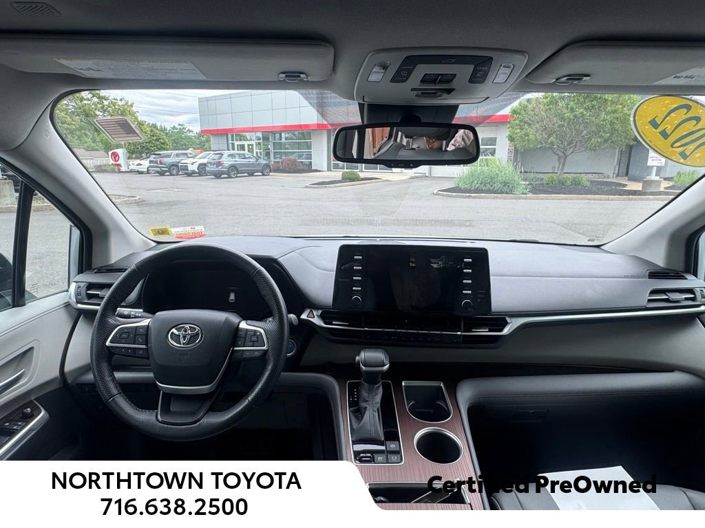 Used 2022 Toyota Sienna FWD image 7