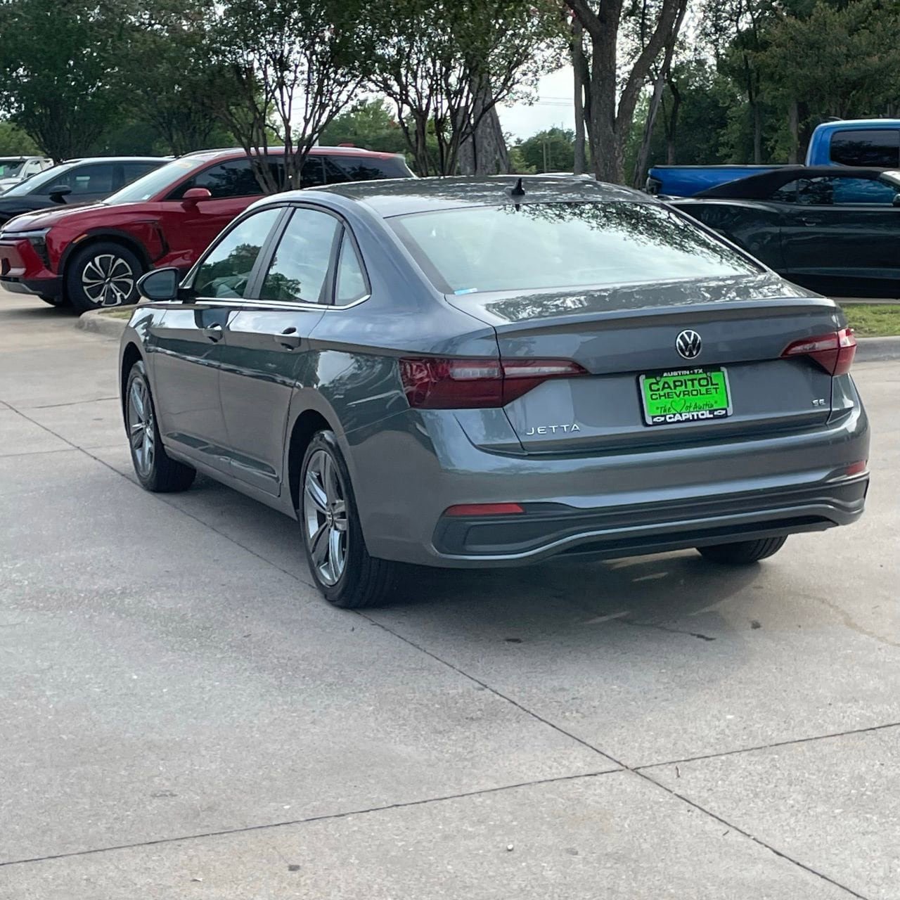 Used 2024 Volkswagen Jetta SE FWD image 4