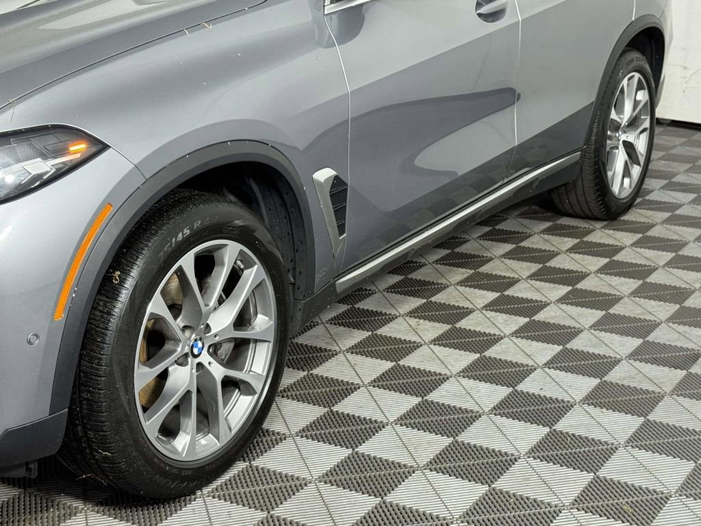 Used 2024 BMW X5 xDrive40i w/ Parking Assistance Package AWD/4WD image 13