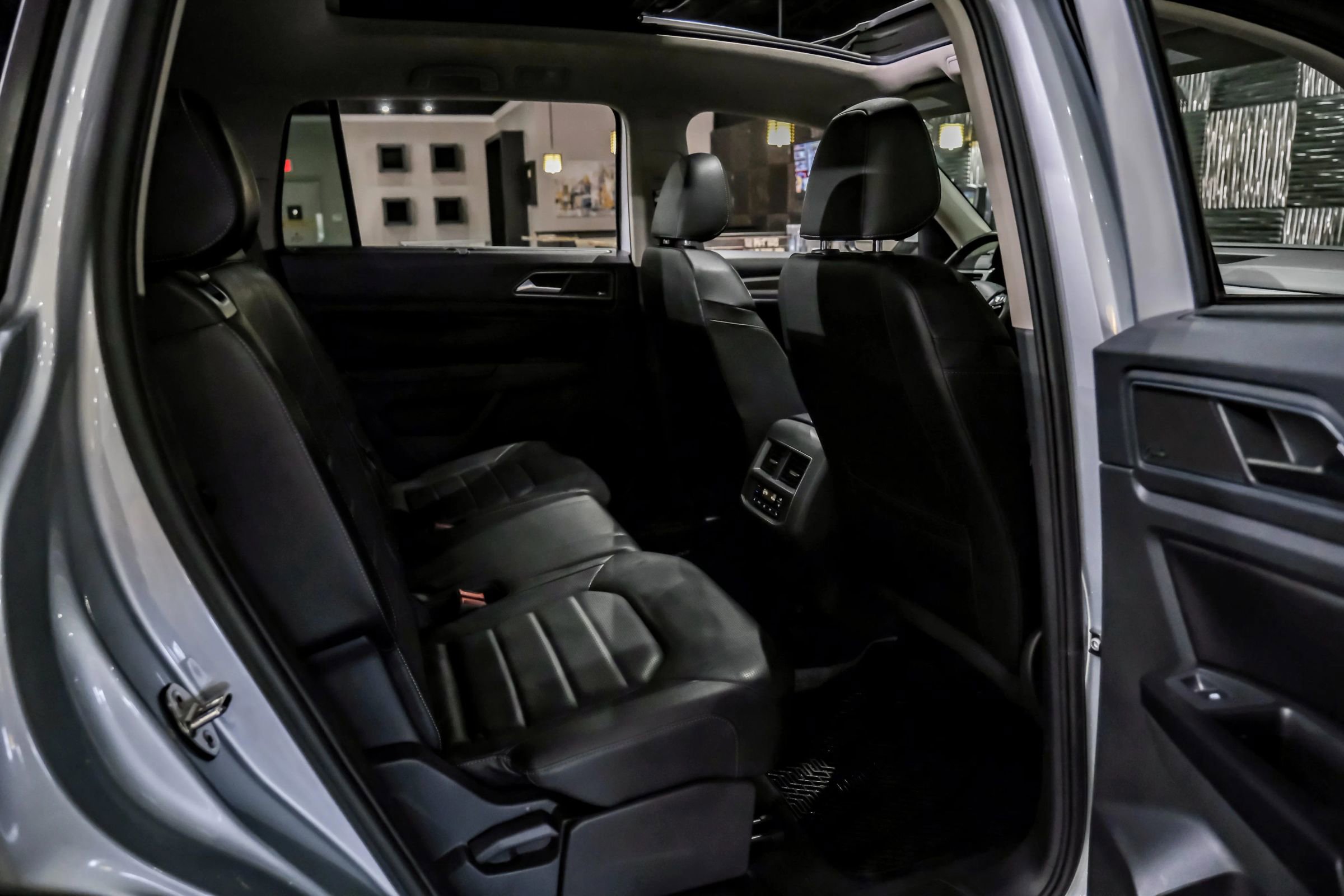 Used 2018 Volkswagen Atlas SEL Premium image 35