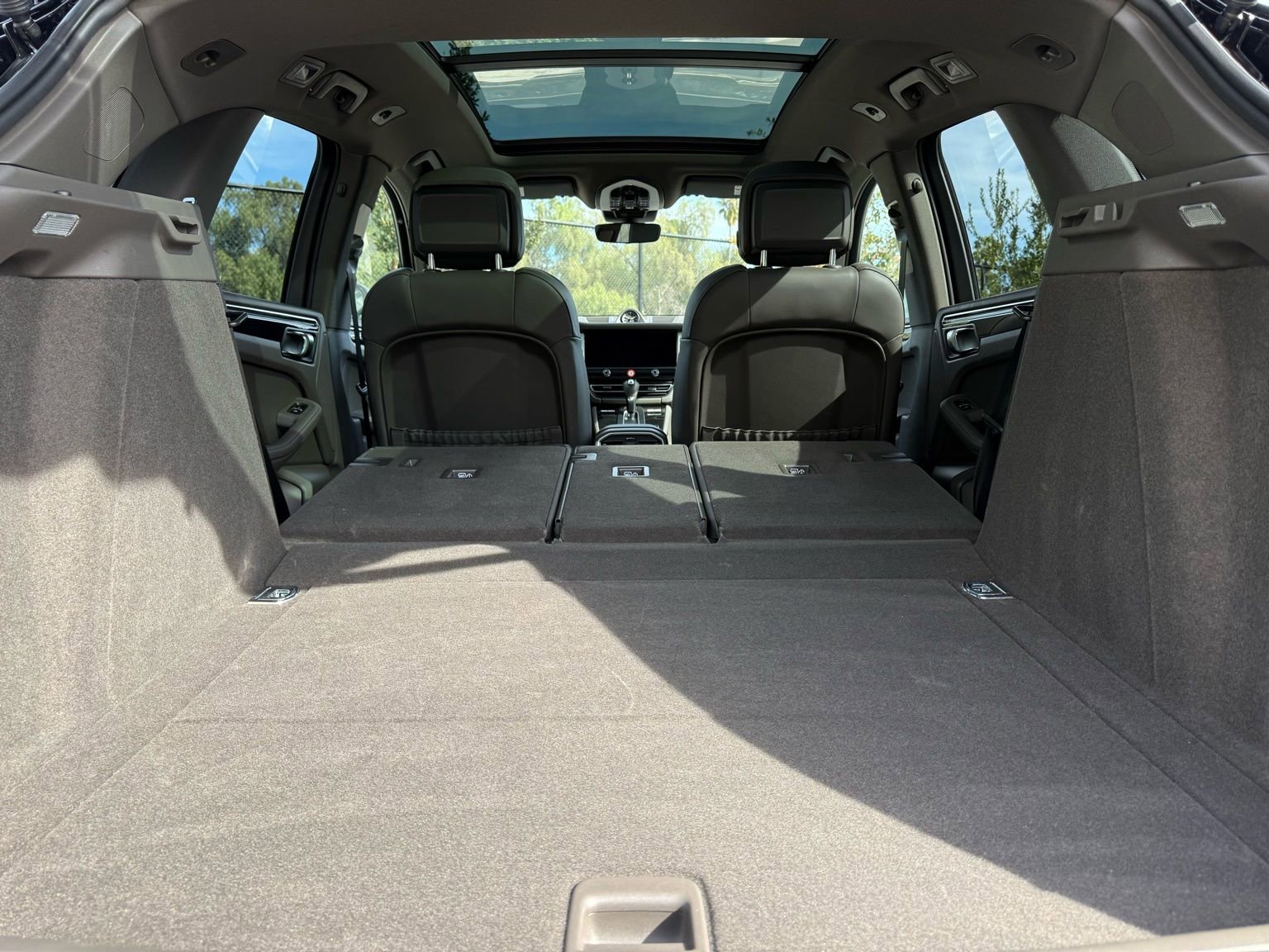 Used 2025 Porsche Macan image 35