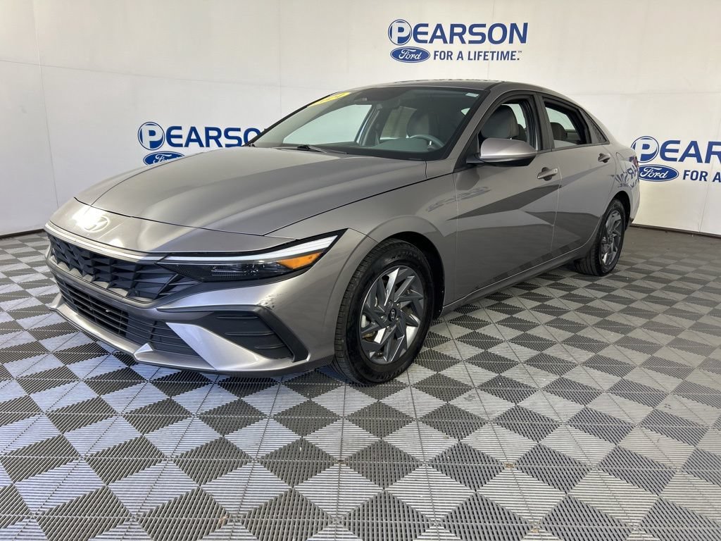 Used 2024 Hyundai Elantra SEL FWD image 1