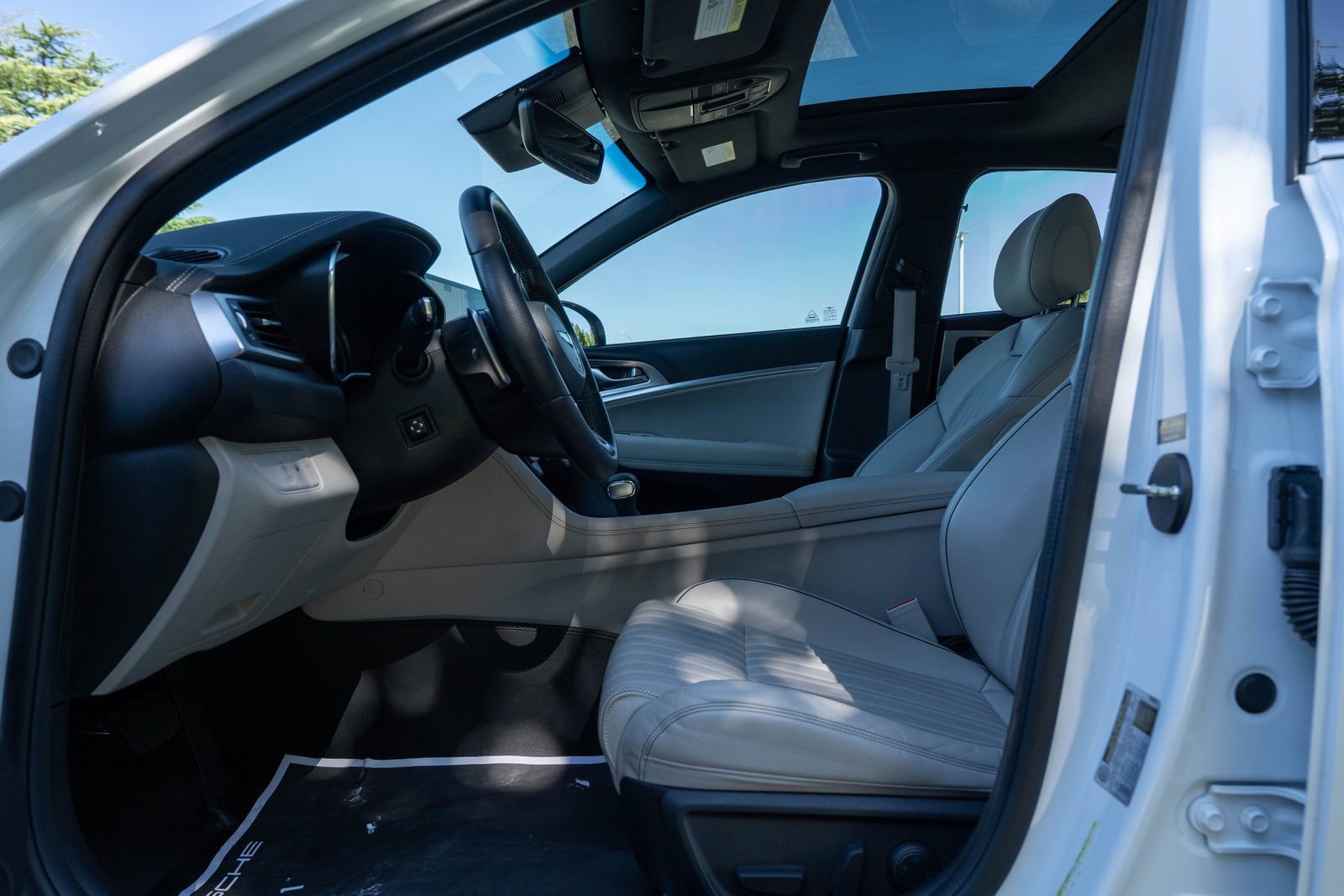 Used 2022 Genesis G70 2.0T w/ Prestige Package image 20