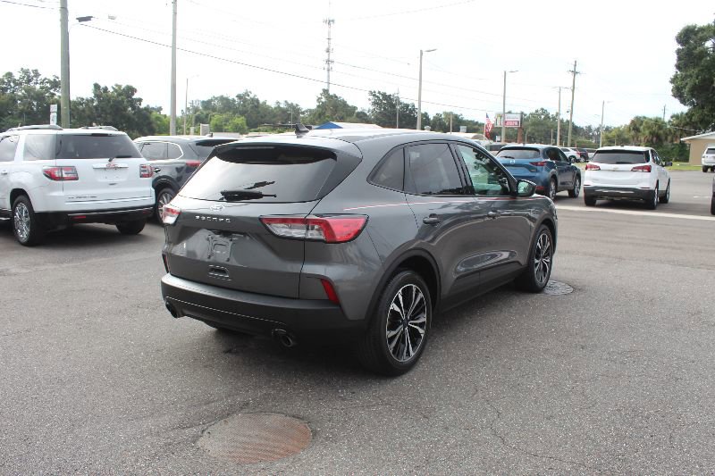 Used 2022 Ford Escape SE w/ SE Sport Appearance Package image 3