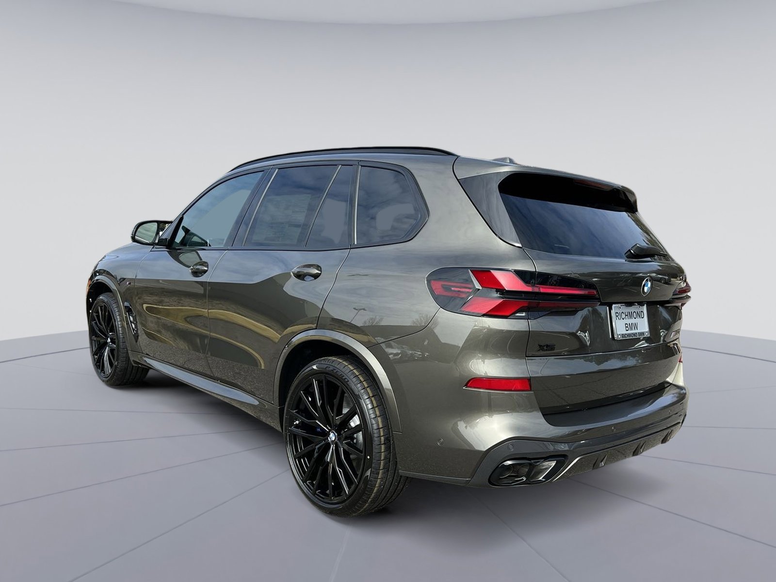 New 2026 BMW X5 M60i image 3