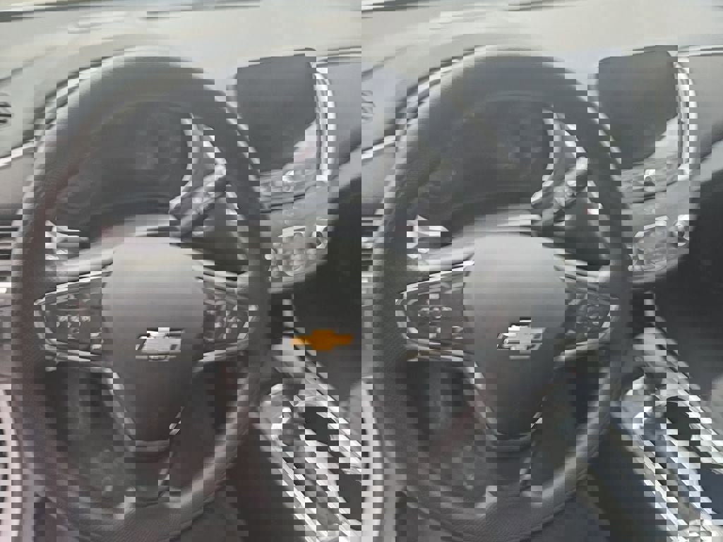 Used 2024 Chevrolet Malibu LT image 2