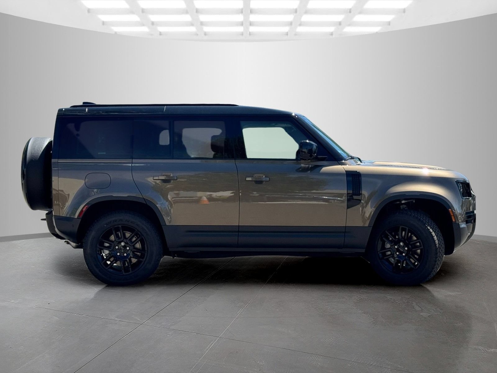 New 2026 Land Rover Defender 110 S AWD/4WD image 4