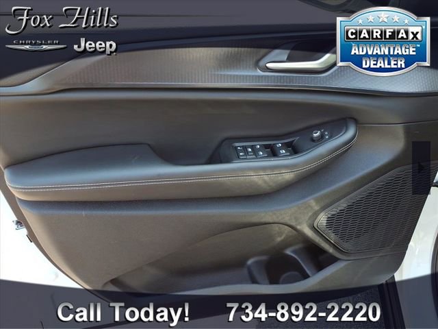 Certified 2023 Jeep Grand Cherokee Altitude image 14