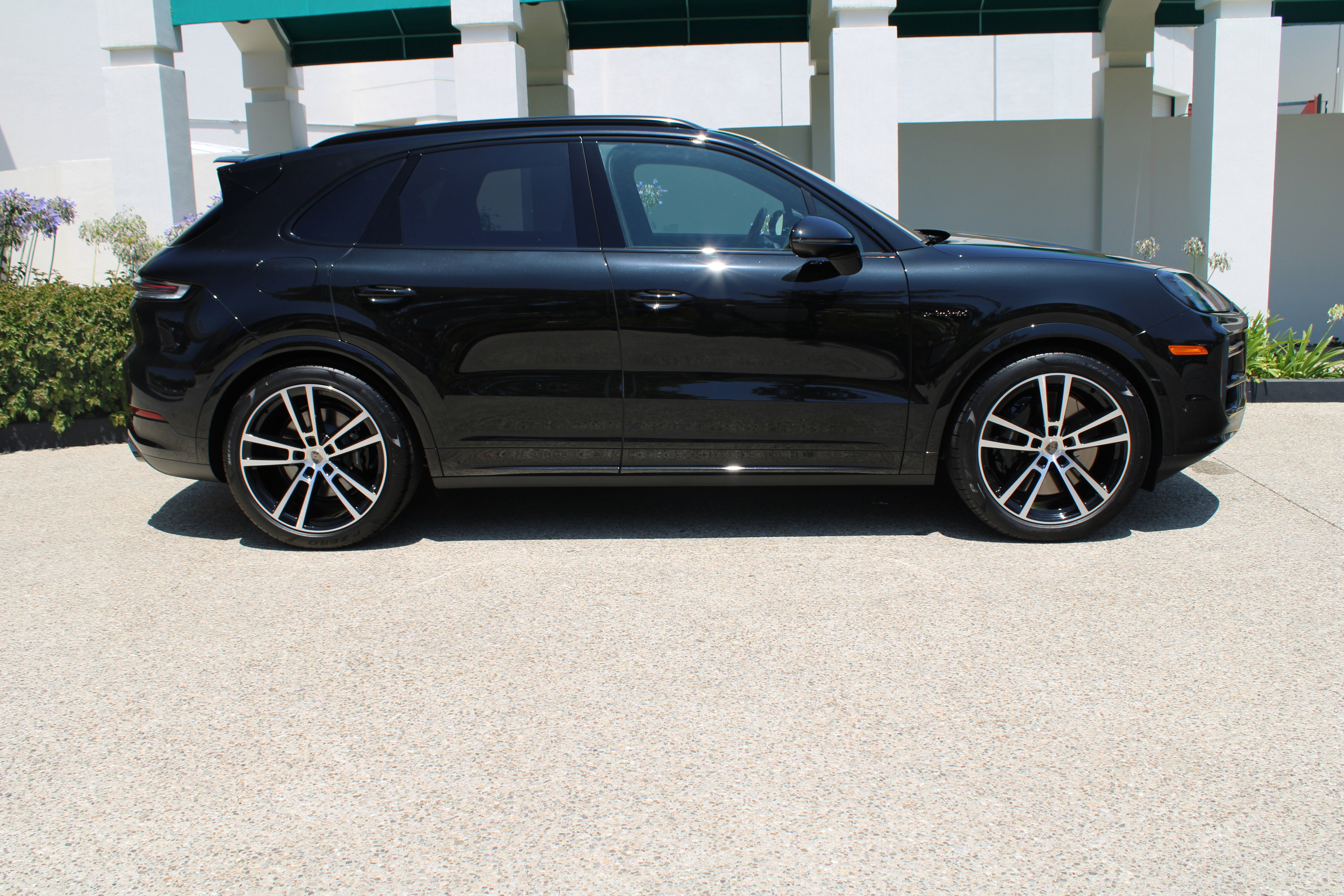 New 2025 Porsche Cayenne Turbo image 8