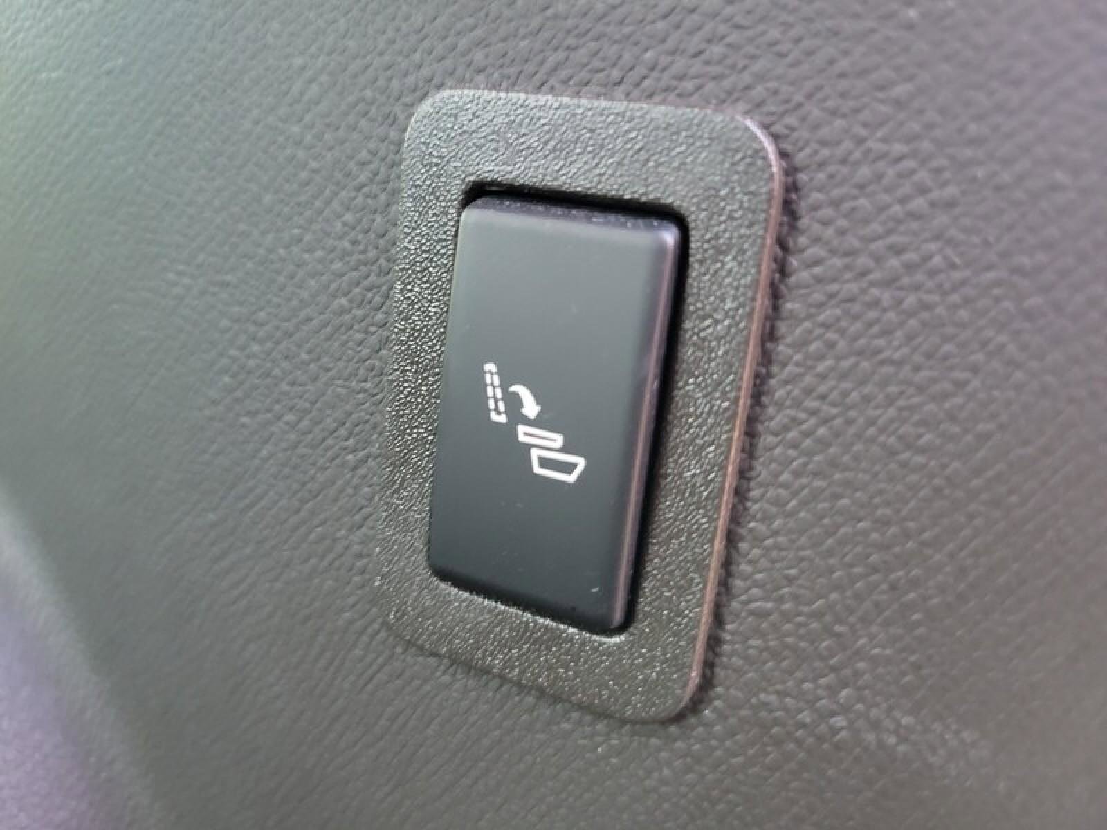 Used 2022 GMC Yukon XL SLT w/ SLT Premium Package image 24