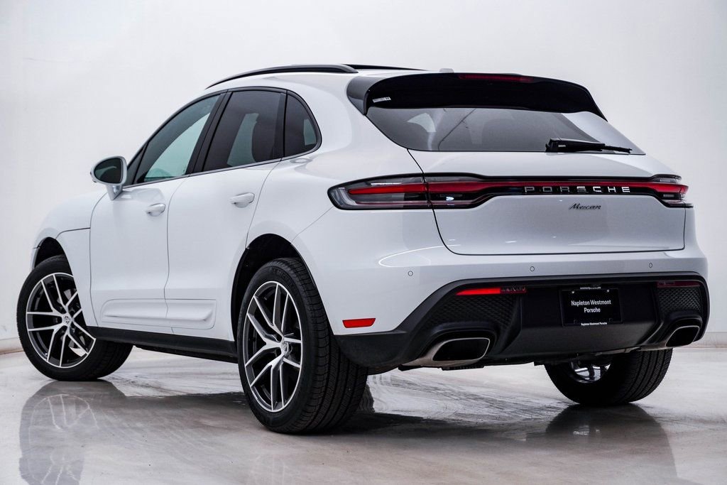 Certified 2025 Porsche Macan image 3