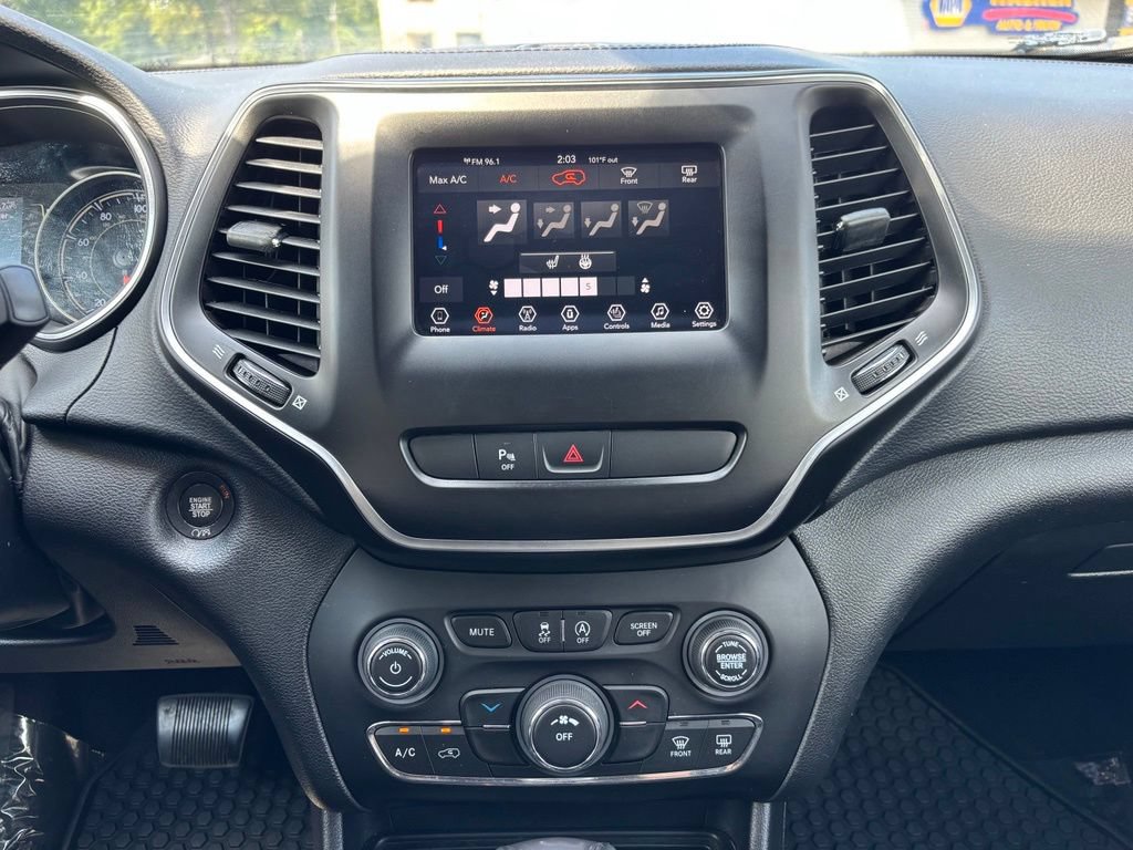 Used 2019 Jeep Cherokee Latitude Plus w/ Cold Weather Group AWD/4WD image 32