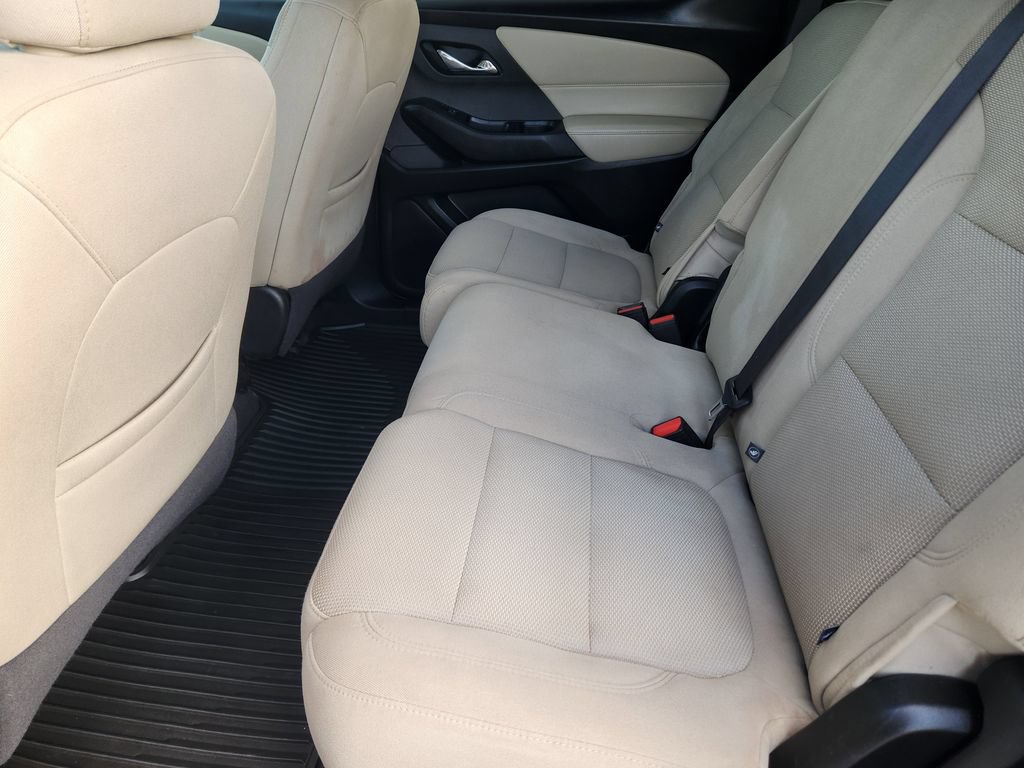 Used 2023 Chevrolet Traverse LS FWD image 31