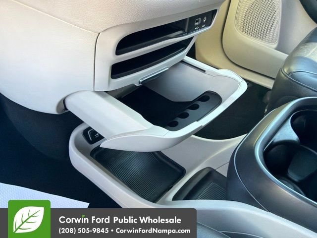 Used 2017 Chrysler Pacifica Touring-L FWD image 21